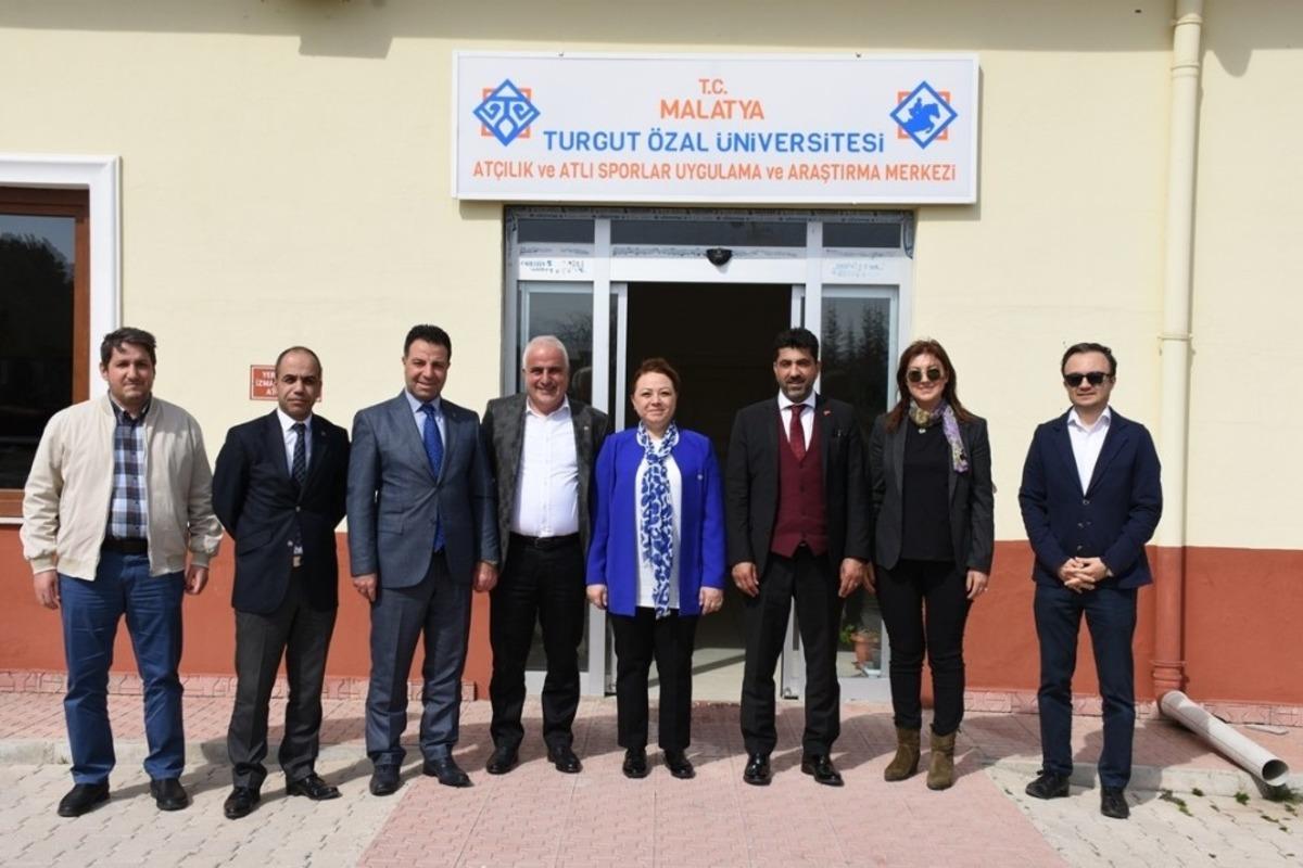 Rekt&ouml;r Aldemir, T&uuml;rk Veteriner Hekimleri Birliği kutlama programına katıldı