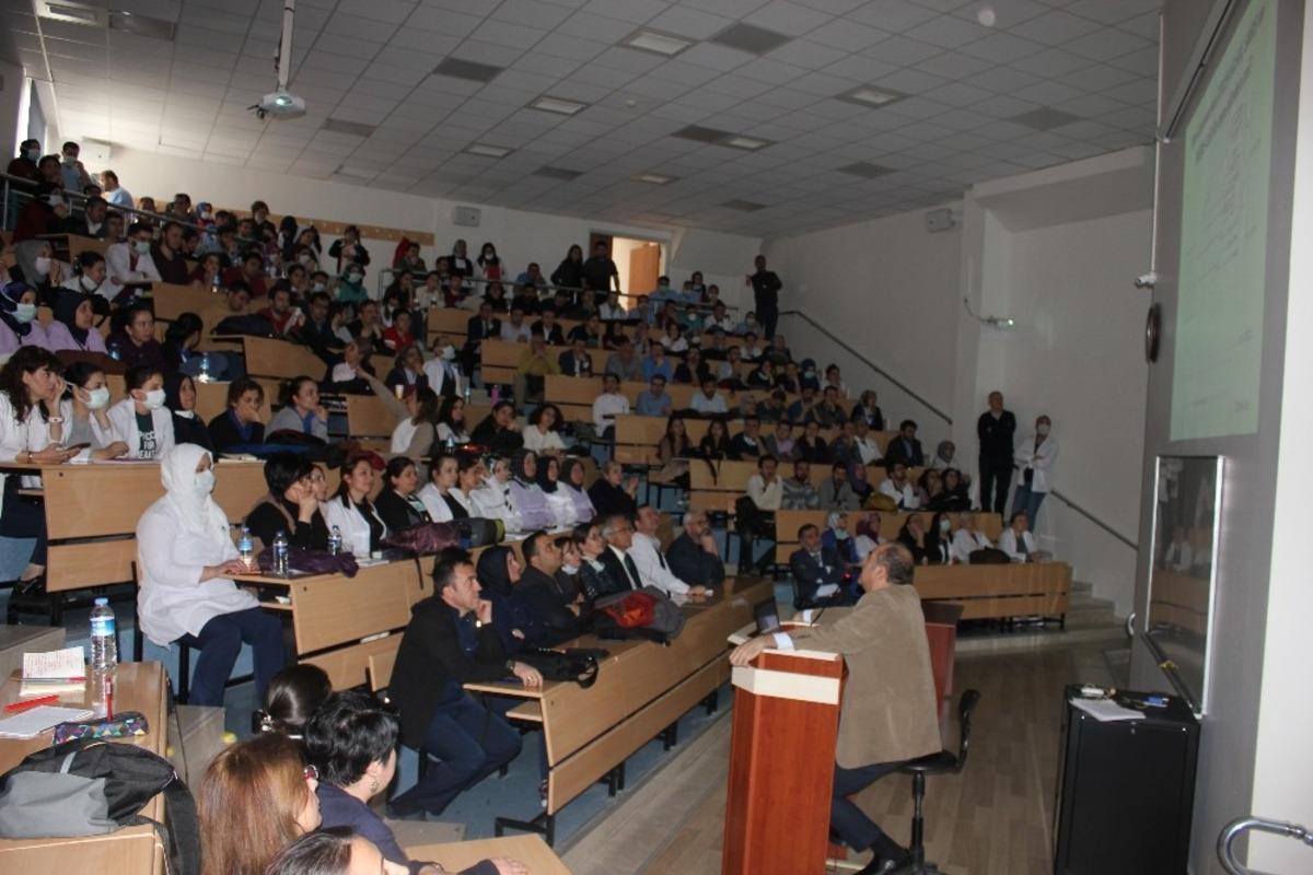 Sel&ccedil;uk Tıp&rsquo;ta &ccedil;alışanlara Corona vir&uuml;s eğitimi verildi