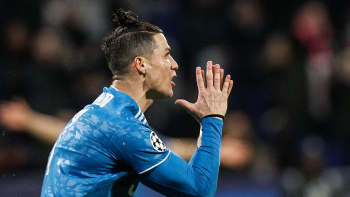 Cristiano Ronaldo'dan koronavir&uuml;s kararı! İtalya'ya d&ouml;nm&uuml;yor
