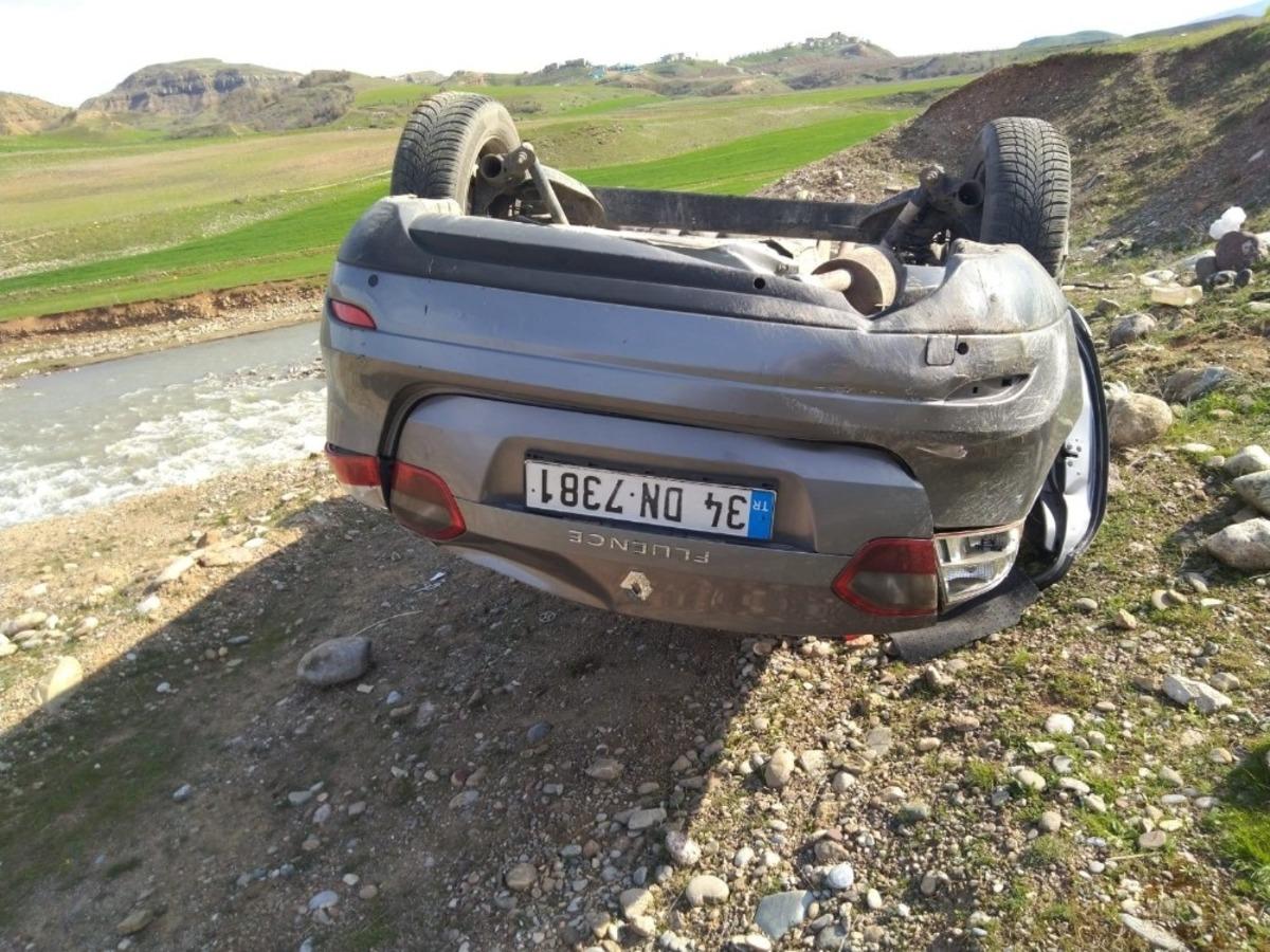 Siirt&rsquo;te kontrolden &ccedil;ıkan ara&ccedil; takla attı: 2 yaralı