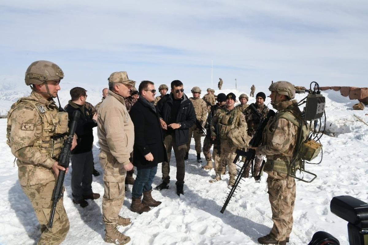 Kardan t&uuml;nellerle girişleri yapılan &uuml;s b&ouml;lgelerinde vatan n&ouml;beti