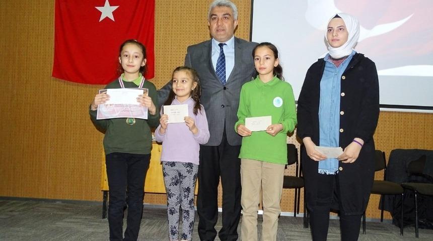 Hisarcık&rsquo;ta yarışmalarda dereceye giren &ouml;ğrenciler &ouml;d&uuml;llendirildi