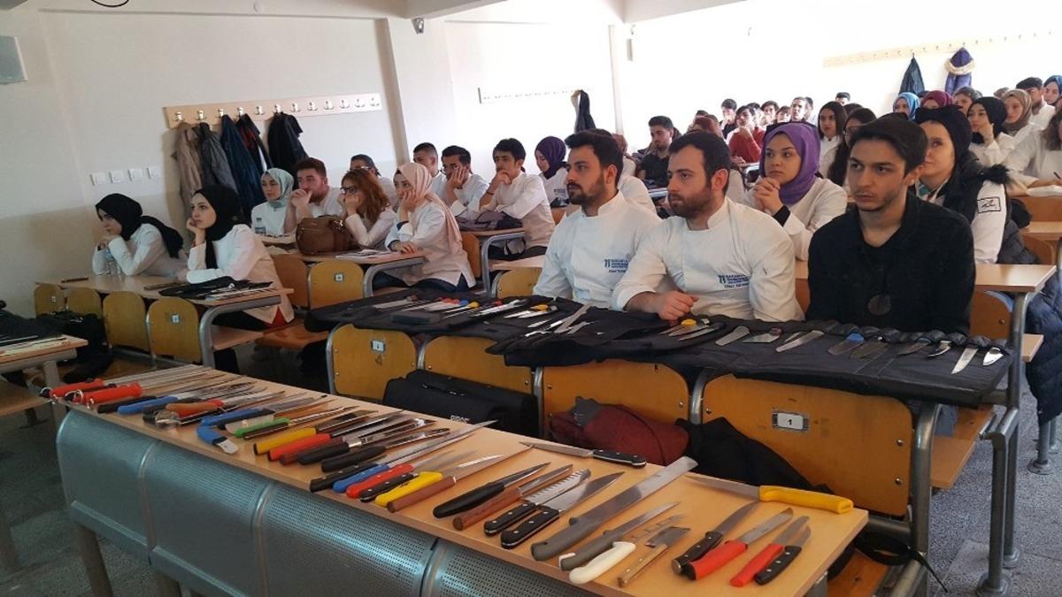 Aş&ccedil;ı adaylarına bı&ccedil;ak eğitimi verildi