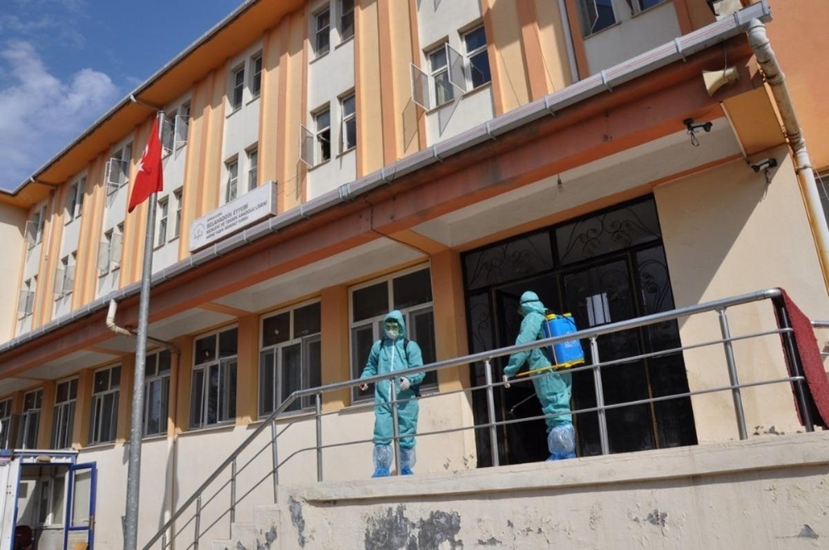 Cizre&rsquo;de dezenfekte &ccedil;alışmaları