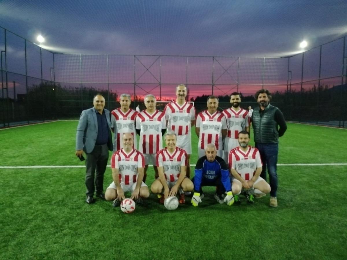 Tabipler halı sahada bir araya geldi