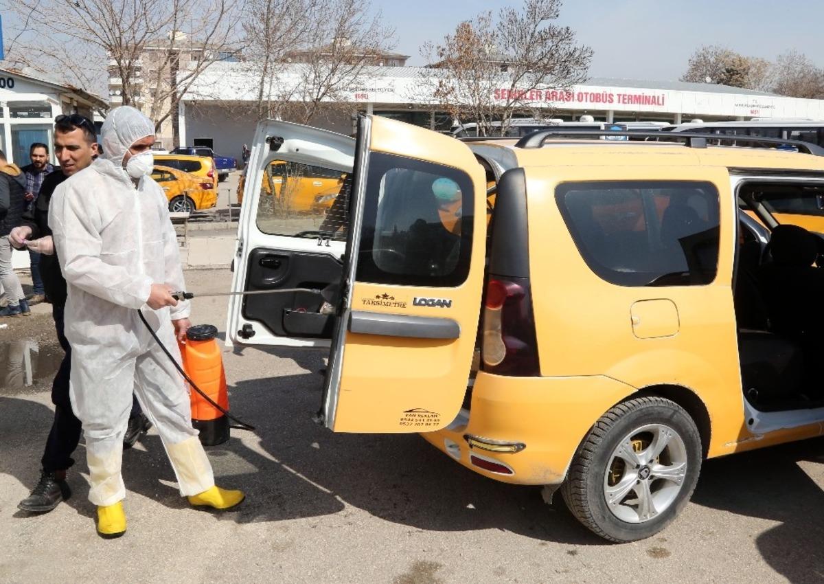Van&rsquo;da korona vir&uuml;s&uuml;ne karşı dezenfekte &ccedil;alışması