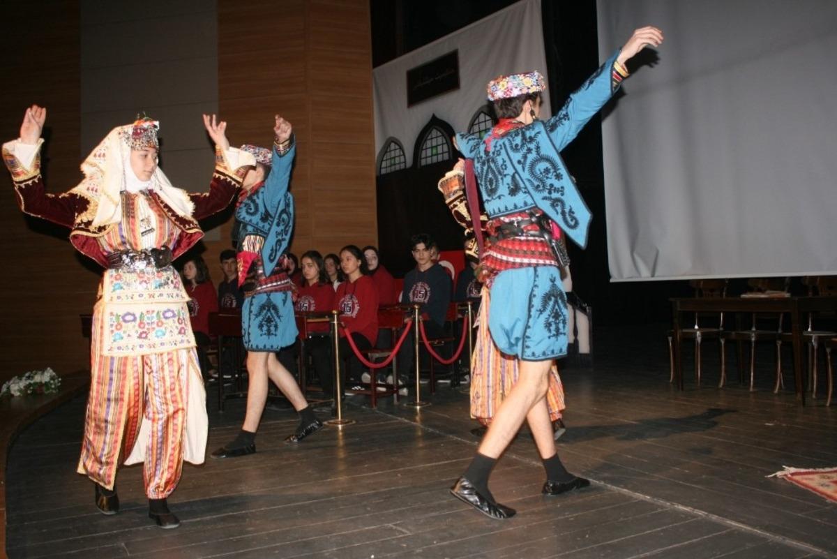 T&uuml;rk Bayrakları ile andılar