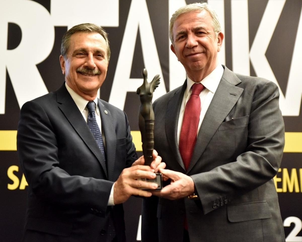 Başkan Ata&ccedil;&rsquo;a sanata katkı onur &ouml;d&uuml;l&uuml;