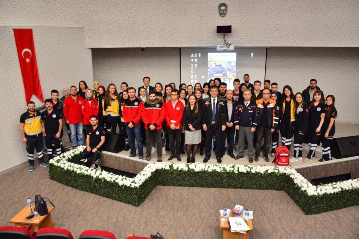 Afet bilinci ve g&ouml;n&uuml;ll&uuml;l&uuml;ğ&uuml;n &ouml;nemine vurgu yapıldı