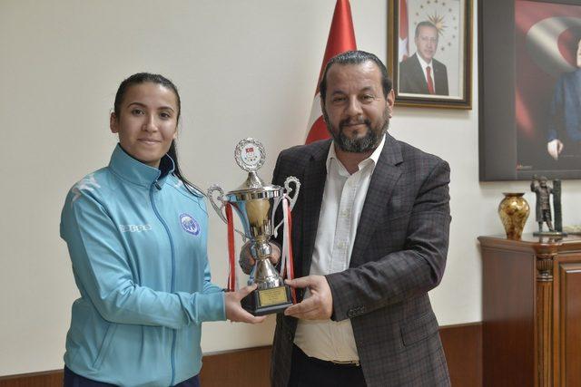 KMÜ, Badminton Takımı birinciliğe yükseldi