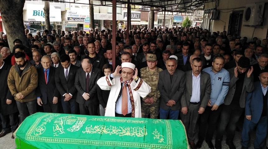 Başkan &Ouml;ner&rsquo;in annesi son yolculuğuna uğurlandı