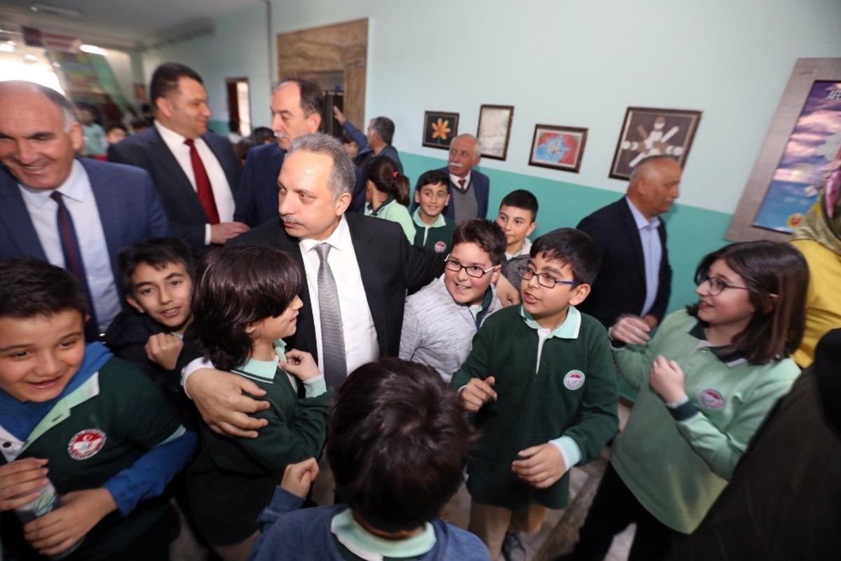 &ldquo;&Ouml;ğretmenlikten geldiğinizi beli ettiniz"