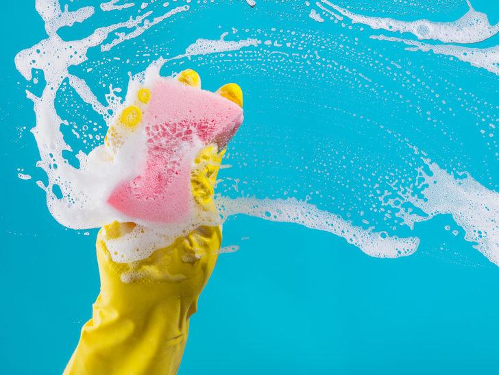 20- GÜNEŞLİ GÜNDE PENCERE YIKAMAK