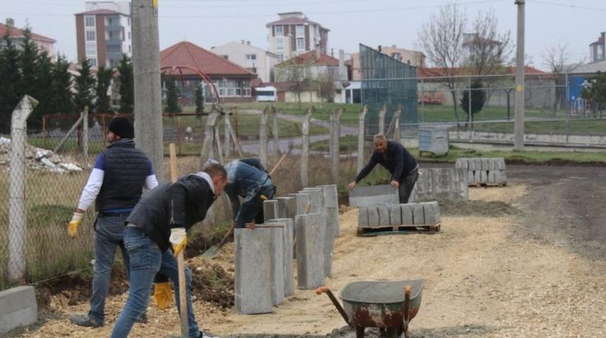Ergene&rsquo;de parke taş &ccedil;alışmaları s&uuml;r&uuml;yor