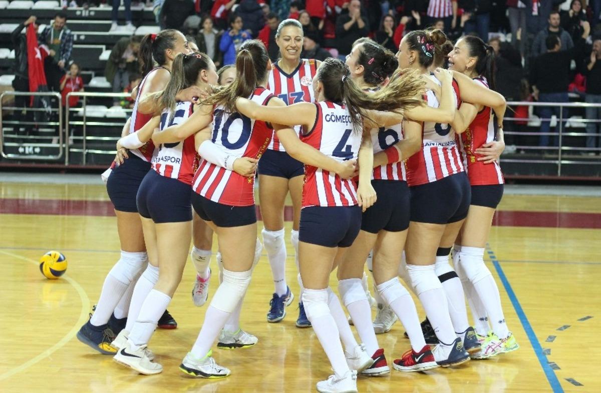 Kadın voleybol takımı Play-Off&rsquo;u son ma&ccedil;ta ka&ccedil;ırdı