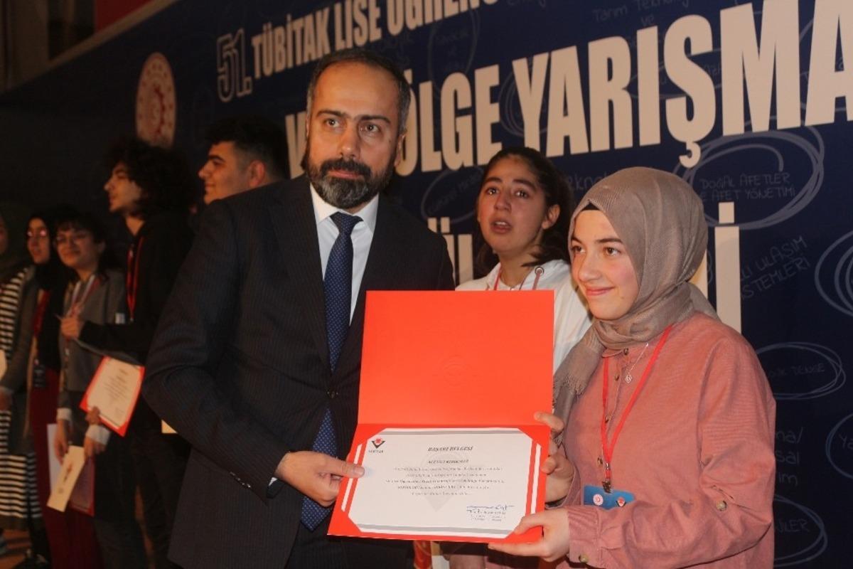 Van&rsquo;da 51. T&Uuml;BİTAK &ouml;d&uuml;l t&ouml;reni