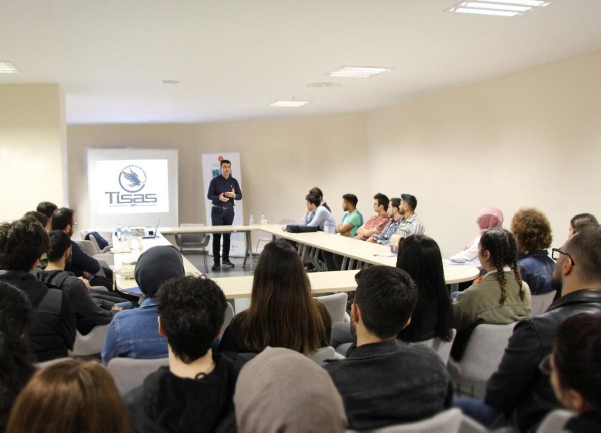 Savunma sanayinde kariyer yapmak isteyen &ouml;ğrencilere var olan fırsatları anlattı