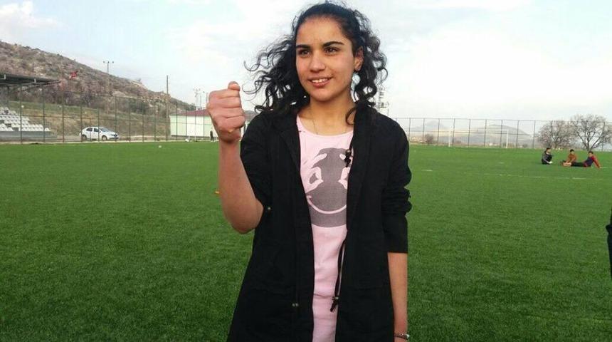 Dicleli Zeliha’nın bilek güreşi başarısı