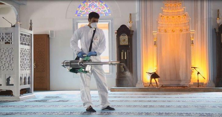 Ataşehir Belediyesi okulları, ibadethaneleri ve parkları mikrop ve virüslere karşı ilaçlıyor G1