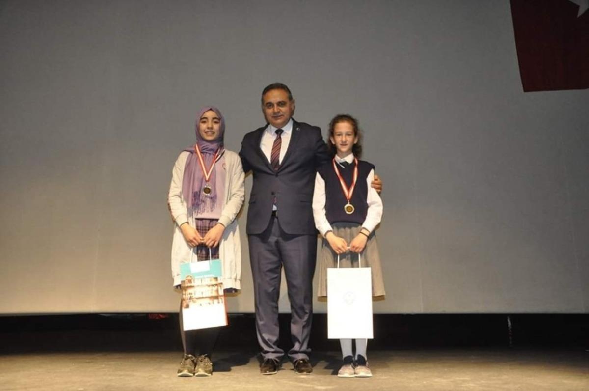 G&uuml;r&uuml;n&rsquo;de İstiklal Marşı&rsquo;nın kabul&uuml; kutlandı