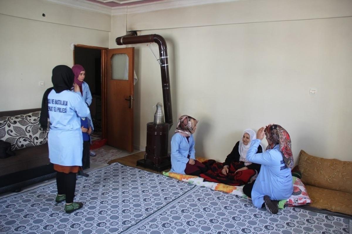 Kulp&rsquo;ta Hasta ve Yaşlılara Şefkat Eli Projesi