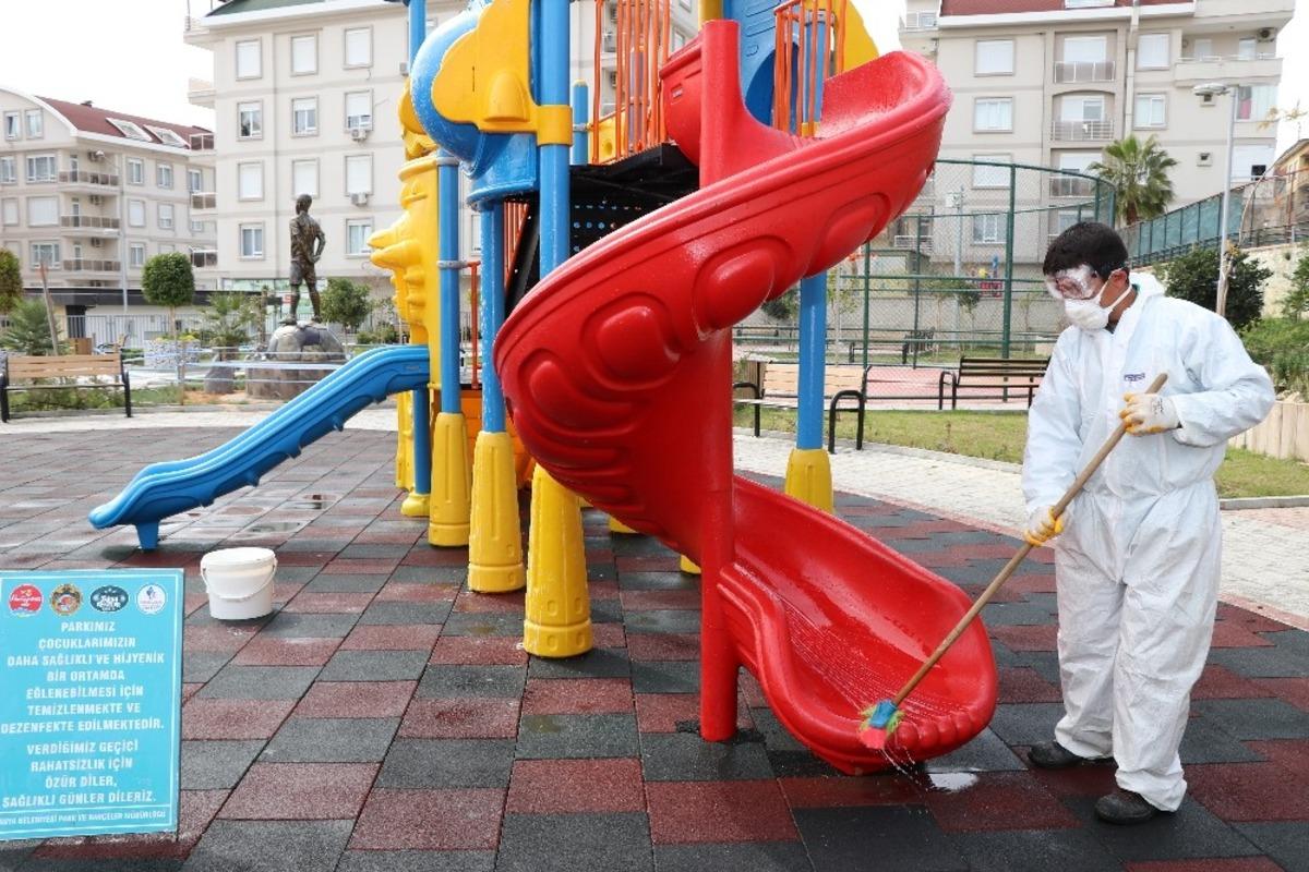 Alanya&rsquo;da &ccedil;ocuk parklarına dezenfekte