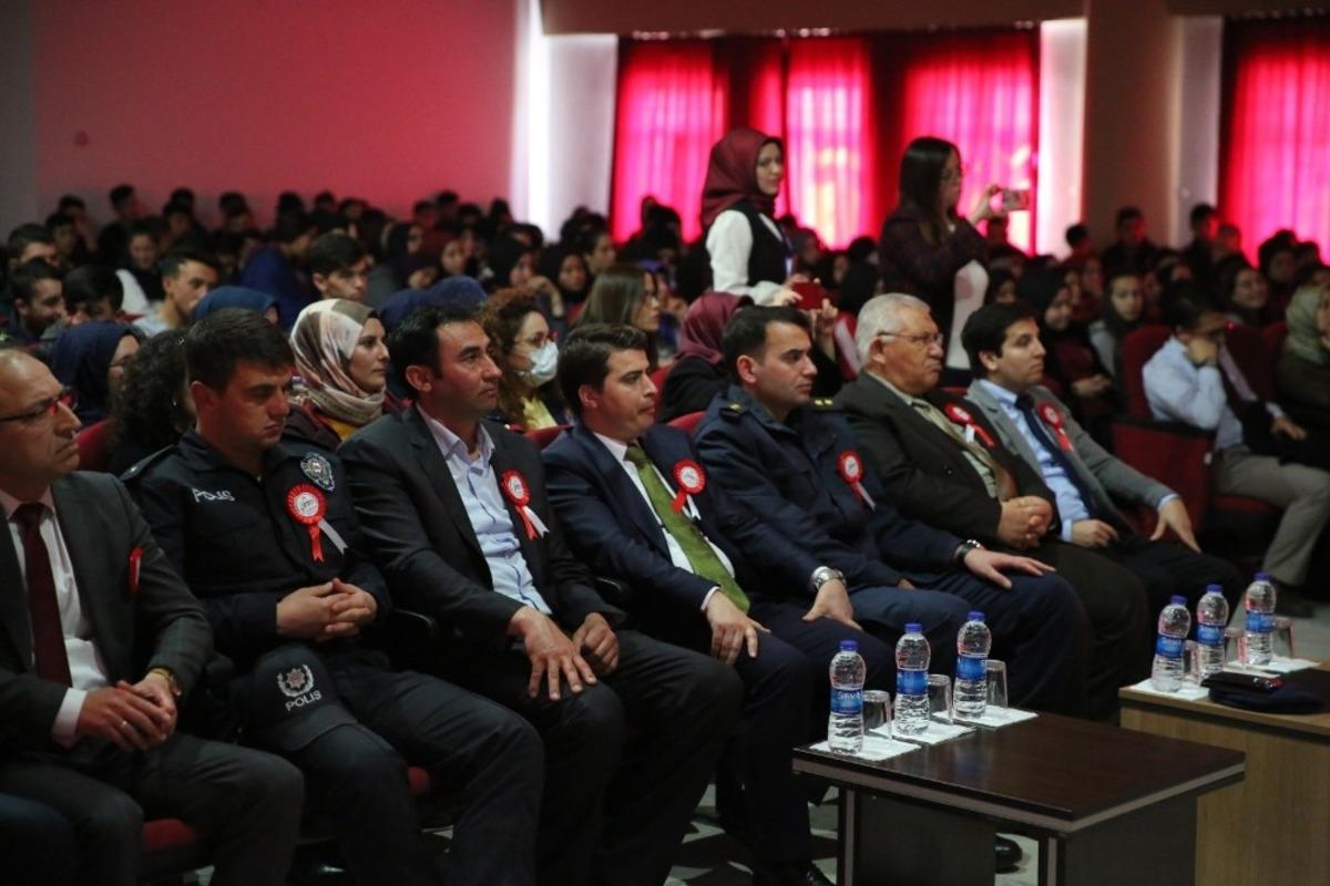 İhsaniye&rsquo;de milli şair anıldı