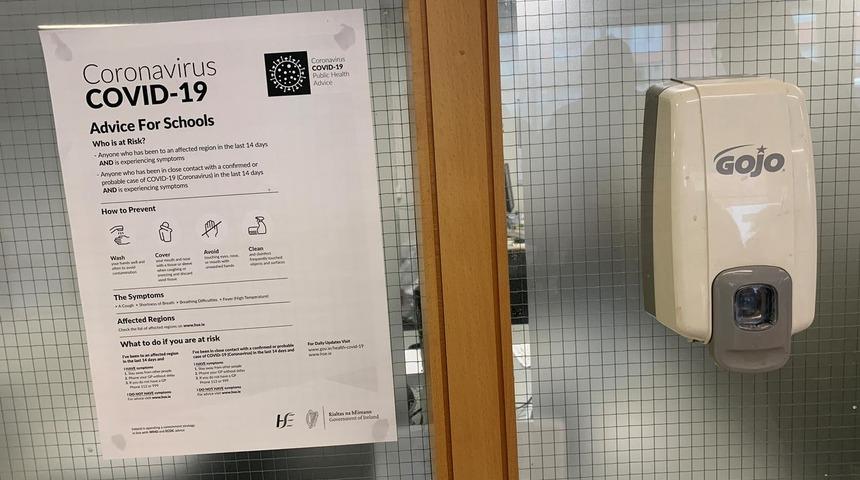 İki &uuml;lkede koronavir&uuml;s nedeniyle okullar tatil edildi