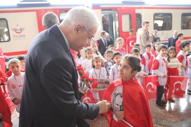 Minik öğrencilere tren yolculuğu G2