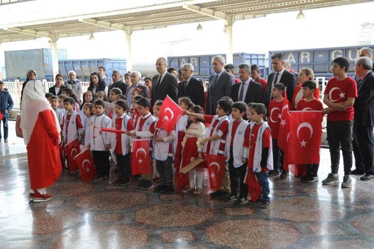 Minik öğrencilere tren yolculuğu G5