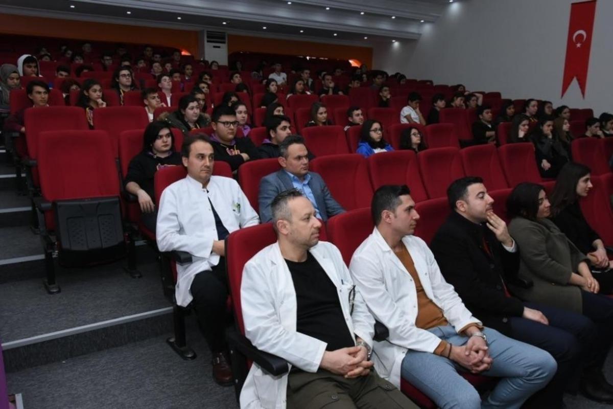 İnşaat iş&ccedil;isi olarak &ccedil;alıştığı okulda 27 yıl sonra konferans verdi