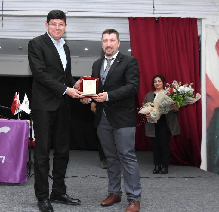 İnşaat işçisi olarak çalıştığı okulda 27 yıl sonra konferans verdi G2