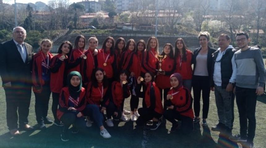 Gençler Hokey Şampiyonu Fener Anadolu Lisesi