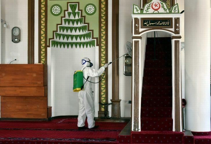 Aliağa’da okul ve camiler dezenfekte ediliyor G2