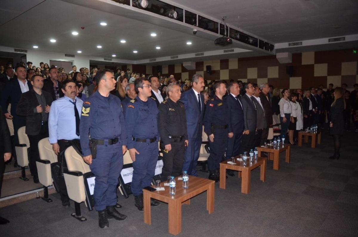 Kuşadası&rsquo;nda İstiklal Marşı&rsquo;nın kabul&uuml; kutlandı