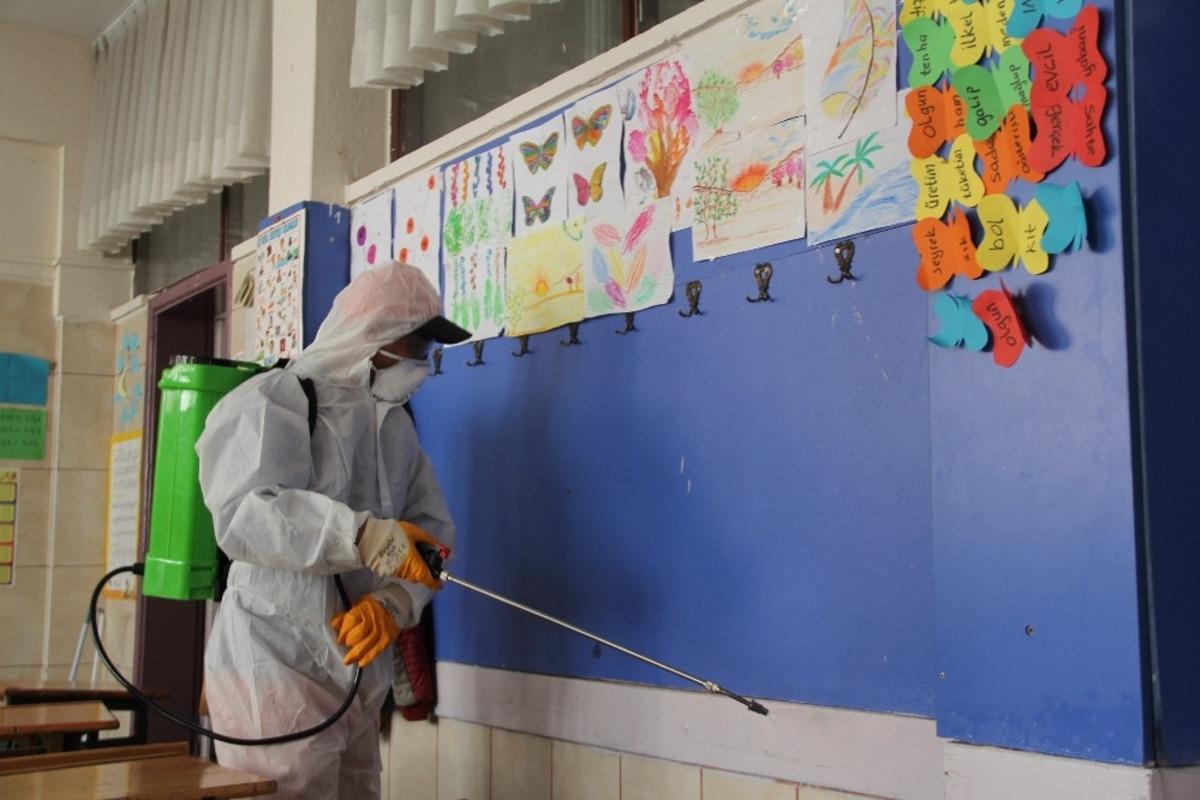 &Ccedil;orum&rsquo;da okullar ila&ccedil;lanıyor