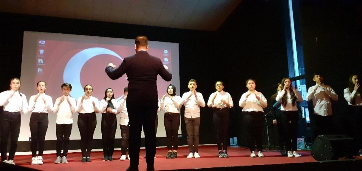 Osmancık&rsquo;ta işaret diliyle İstiklal Marşı okundu