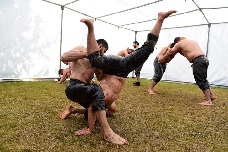 Başkan Aşgın, pehlivanlara kispet hediye etti G2