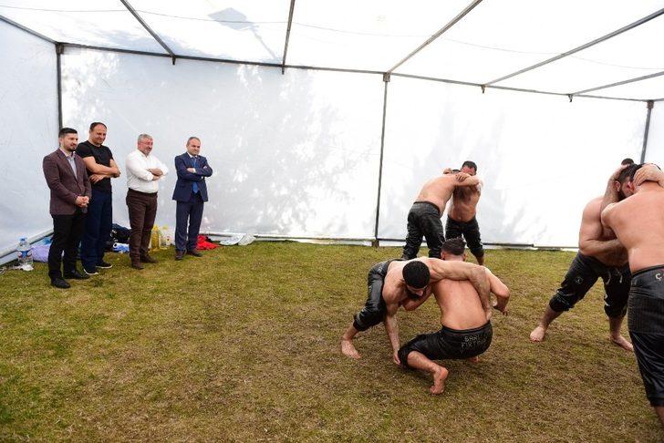 Başkan Aşgın, pehlivanlara kispet hediye etti G3