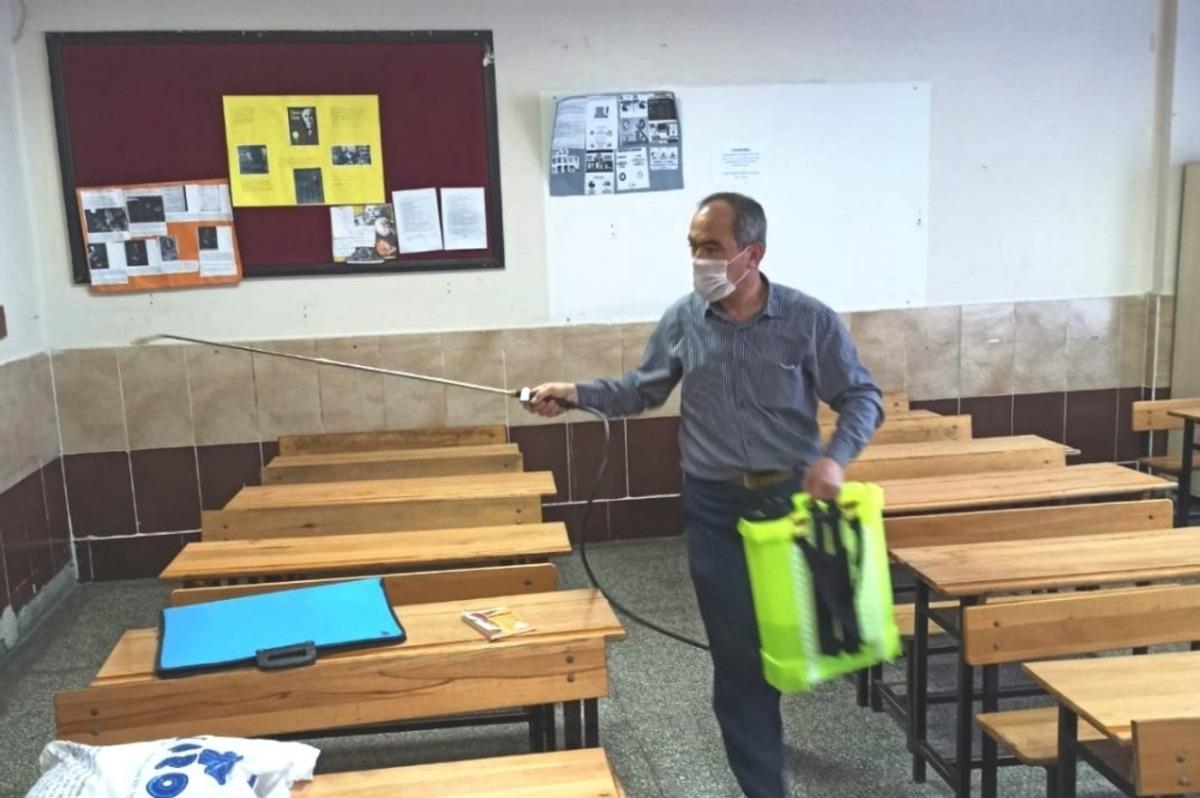 K&uuml;tahya&rsquo;da 114 okuldaki bin 173 derslikte dezenfeksiyon işlemleri tamamlandı