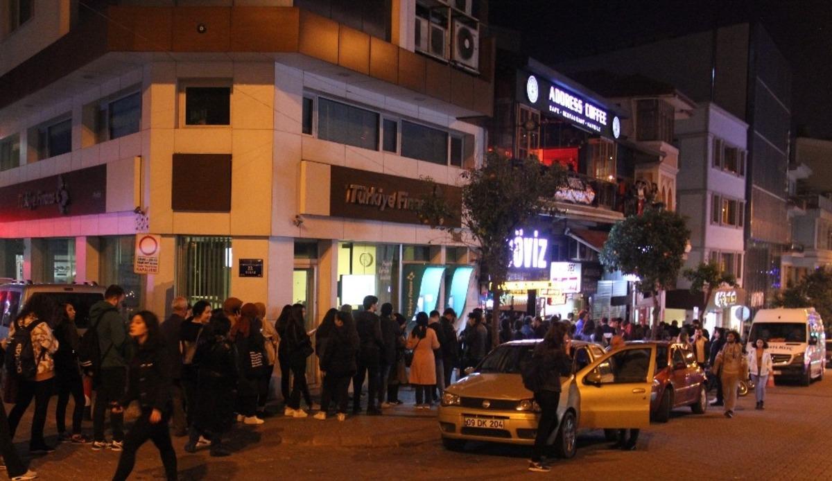 Aydın&rsquo;da binlerce &ouml;ğrenci bilet kuyruğuna girdi