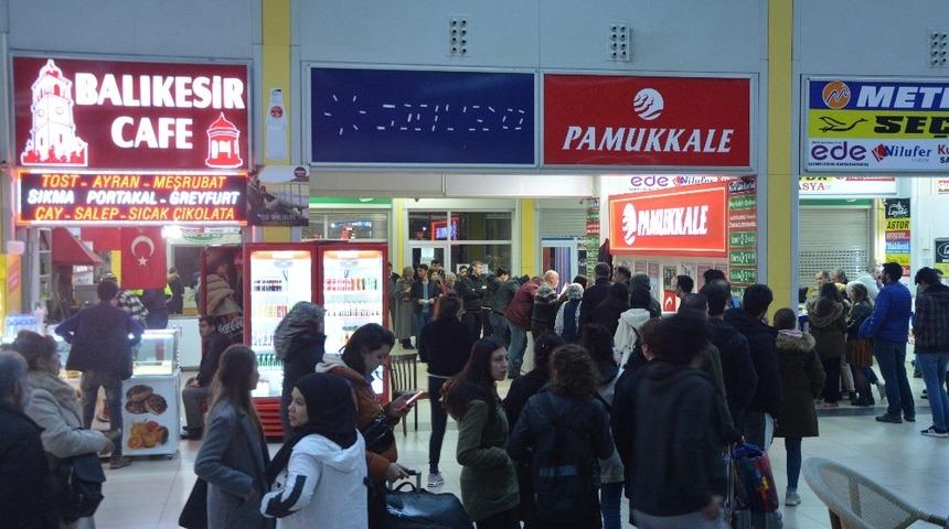 Öğrenciler otogarı doldurdu