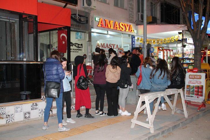 Amasya’da otobüs yazıhanelerinde bilet kuyruğu G1
