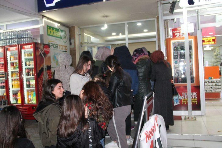 Amasya’da otobüs yazıhanelerinde bilet kuyruğu G2