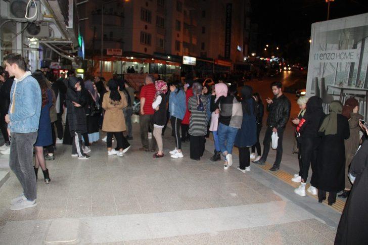 Amasya’da otobüs yazıhanelerinde bilet kuyruğu G4