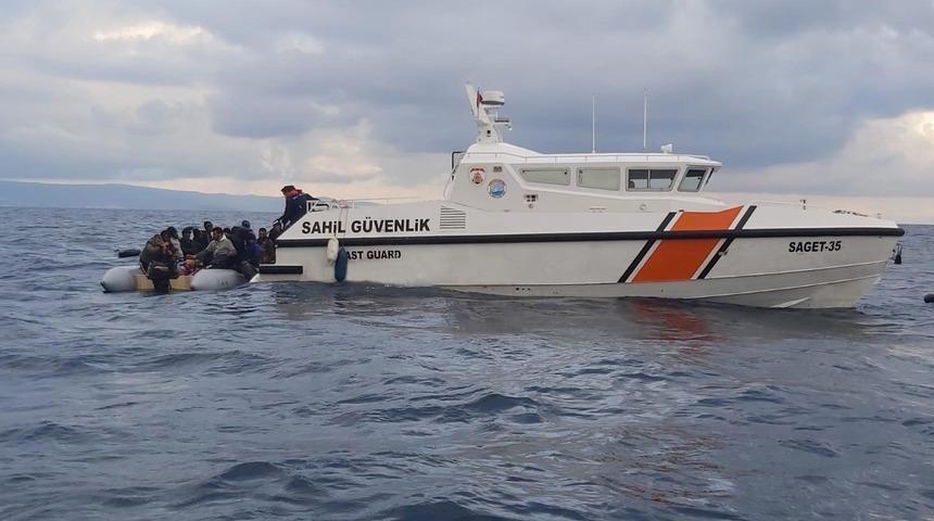 İzmir'de Yunanistan'ın ittiği 48 göçmen kurtarıldı
