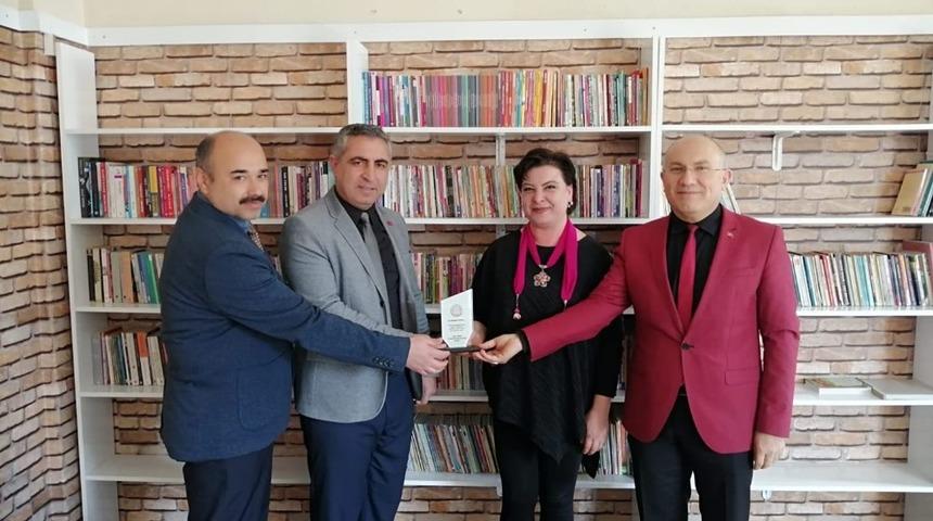 AD&Uuml;&rsquo;den İsabeyli&rsquo;deki k&uuml;t&uuml;phaneye kitap desteği