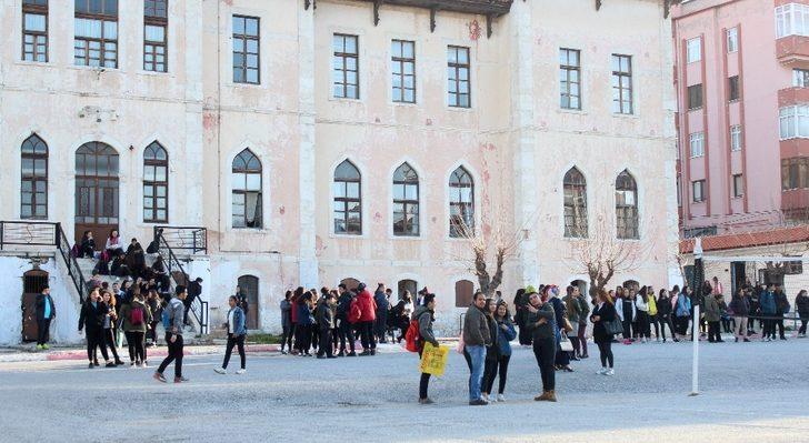 Menteşe’de lisede yangın paniği G3