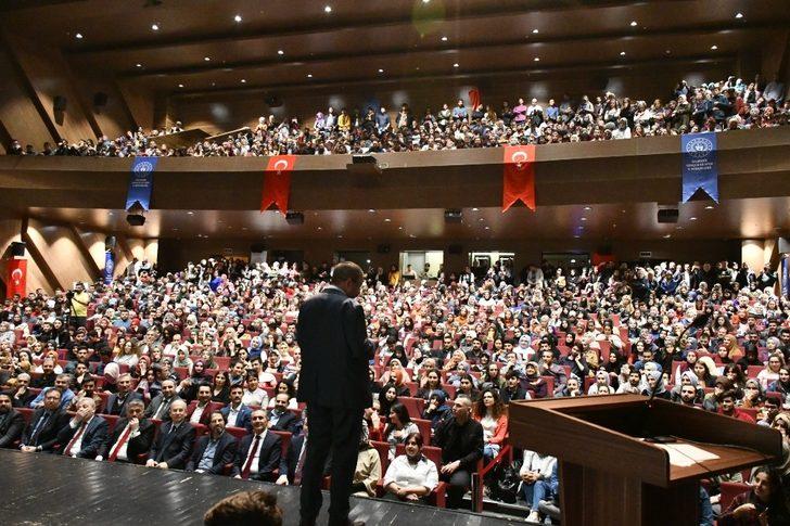 Hayati İnanç sevgisi Balıkesir’de salona sığmadı G2