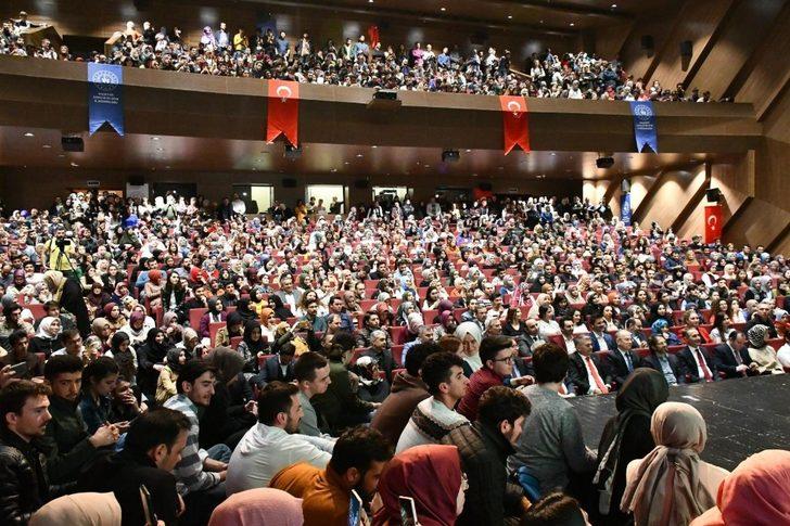 Hayati İnanç sevgisi Balıkesir’de salona sığmadı G3